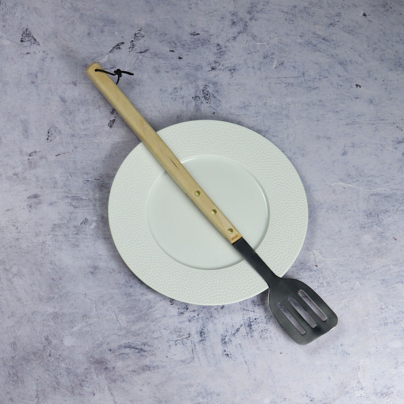 BBQ Server wood handle on a Degrenne plate